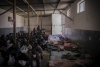 Des hommes détenus dans le centre de détention Abu Salim à Tripoli. © Guillaume Binet/Myop, mars 2017