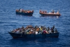 ​​​​​​​Les 8 et 9 juin, le navire de recherche et sauvetage Prudence a sauvé 726 personnes à bord de bateaux en bois flottant au large des côtes libyennes. Parmi eux 52 enfants. © Andrew McConnell, juin 2017