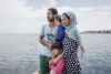 Une famille afghanne sur l'ile grecque de Lesbos. © Alessandro Penso. Grèce, 2015.